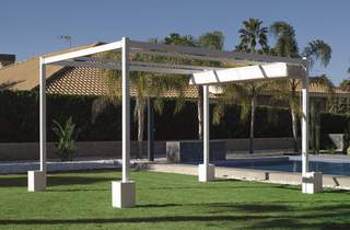 Pérgola con toldo superior retráctil [Kavana] de Hevea - imagen 2