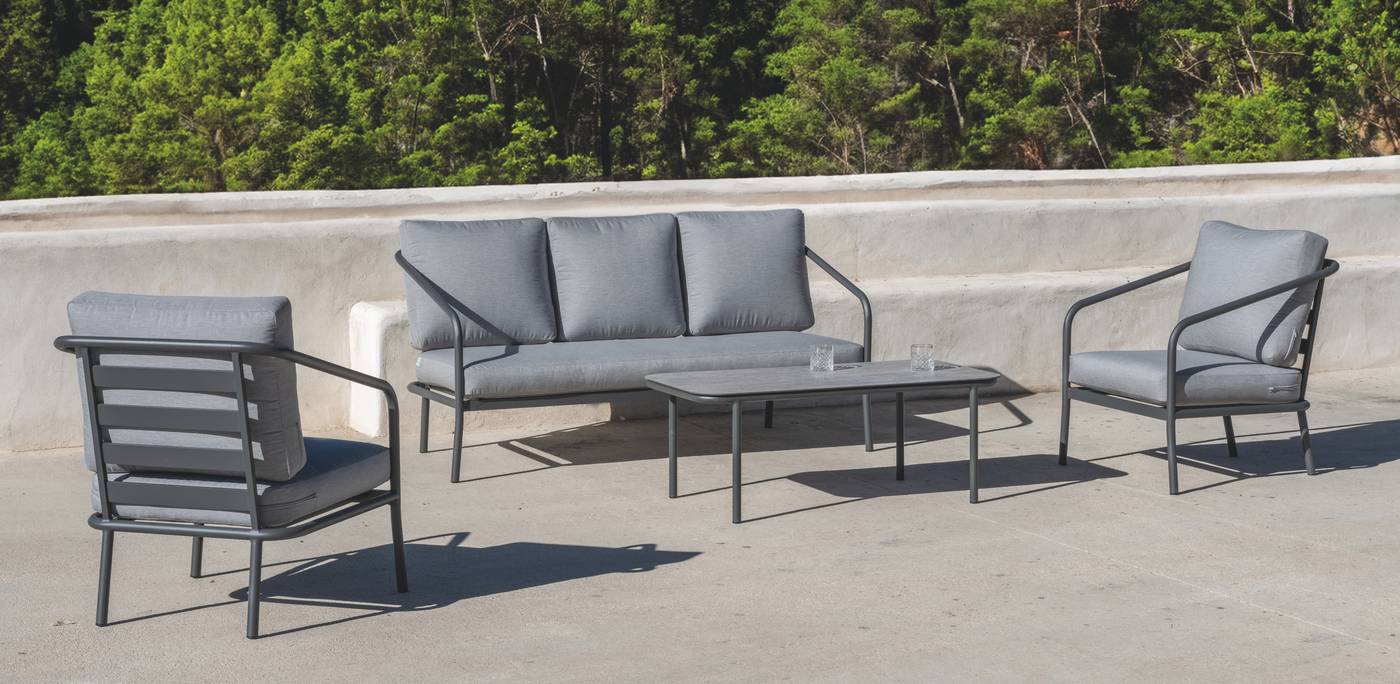 Set aluminio: sofá 3p + sillones + tabu. [Alexis] - Conjunto de aluminio para jardín: 1 sofá 3 plazas + 2 sillones + 1 mesa de centro + 2 taburetes/repoaspiés. Estructura aluminio color blanco, antracita, champagne, plata o marrón.