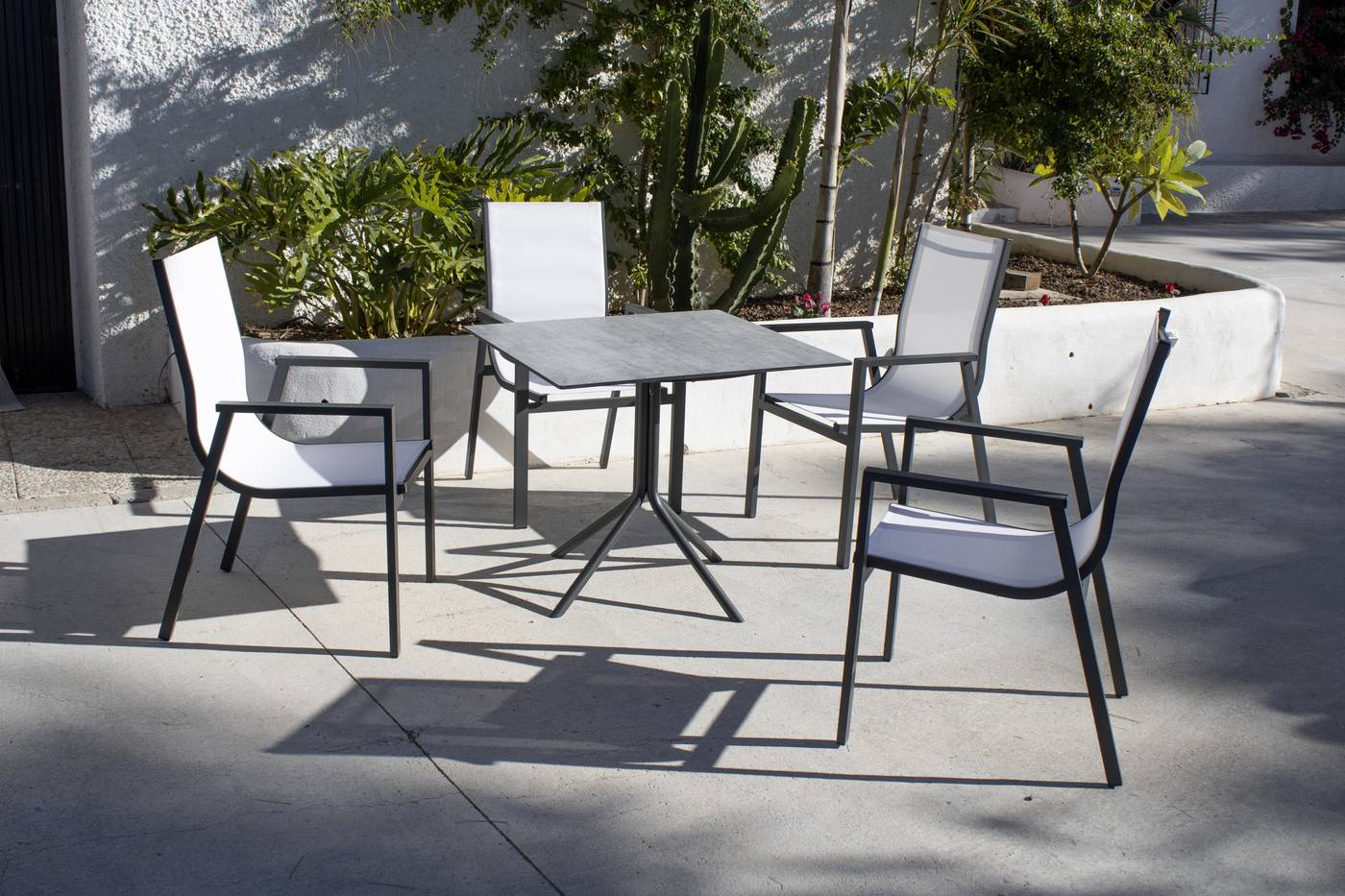 Mesa plegable ▢70 de aluminio y HPL [Mistral] - Mesa cuadrada para jardín o terraza, con patas ensambladas de aluminio y tablero HPL de 70 cm. Disponible en varios colores.
