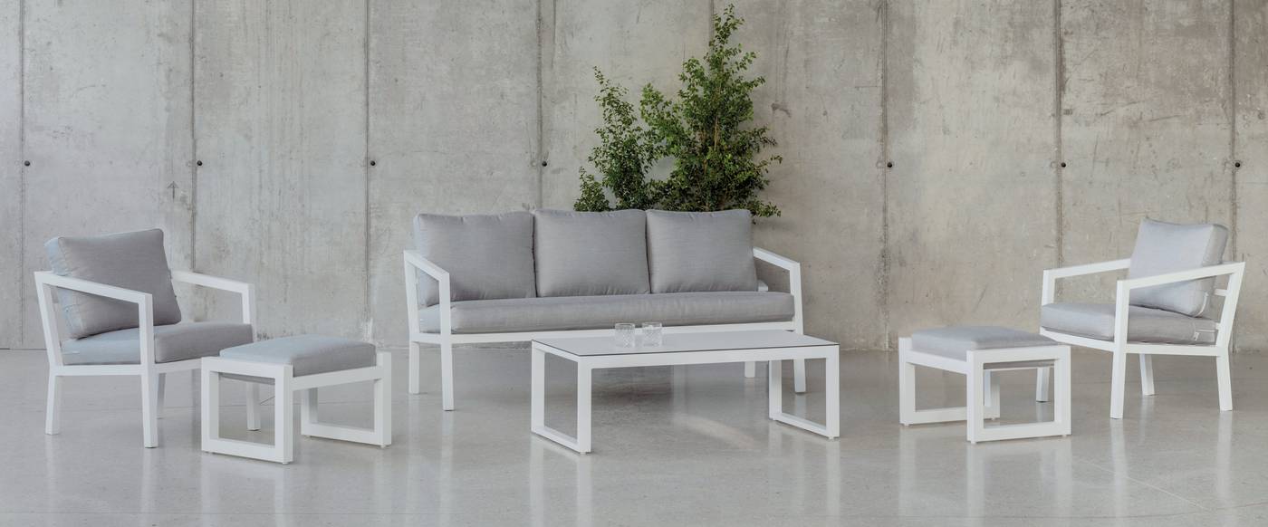 Conjunto aluminio luxe para jardín: 1 sofá 3 plazas + 2 sillones + 1 mesa de centro. Disponible en color blanco, antracita, champagne, plata o marrón.<br><br><b>OFERTA VÁLIDA HASTA EL 30 DE JUNIO O FIN DE EXISTENCIAS</b>